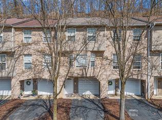 27 Run St, Carnegie, PA 15106