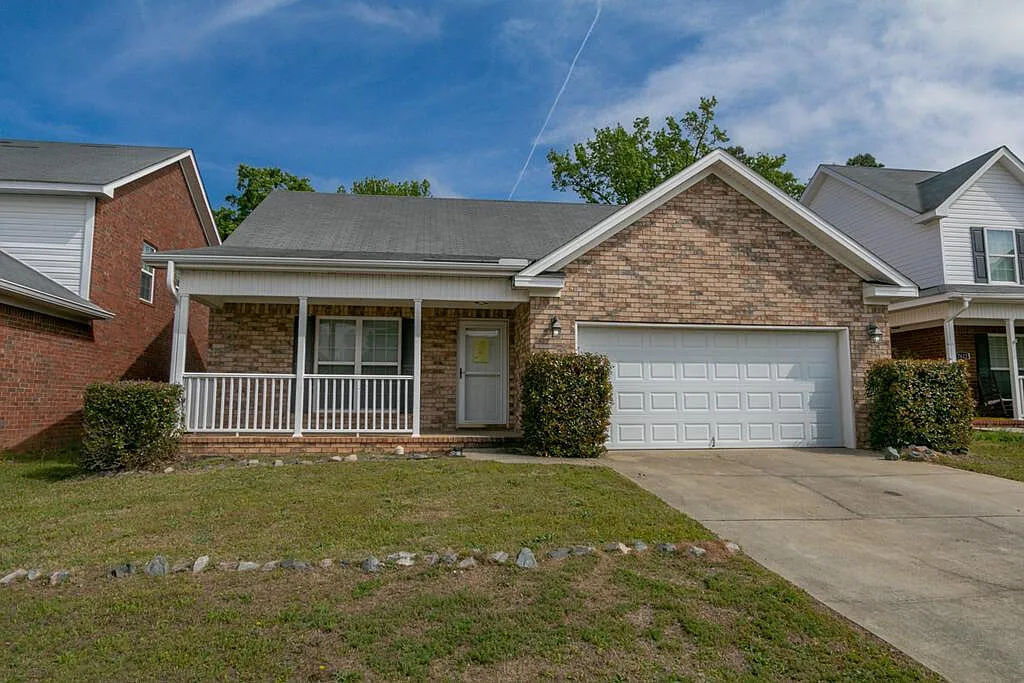 3 bed, 2.0 bath, 1763 sqft, $1,795 — Photo 1