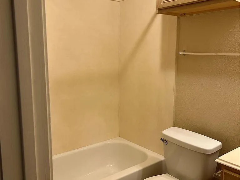 2306 Old Oak Ln — Photo 10