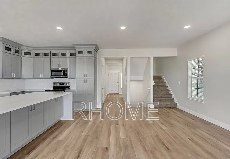 105 E Chandlerpoint Way — Photo 5