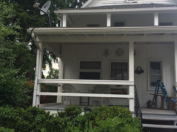 Upper and lower porches