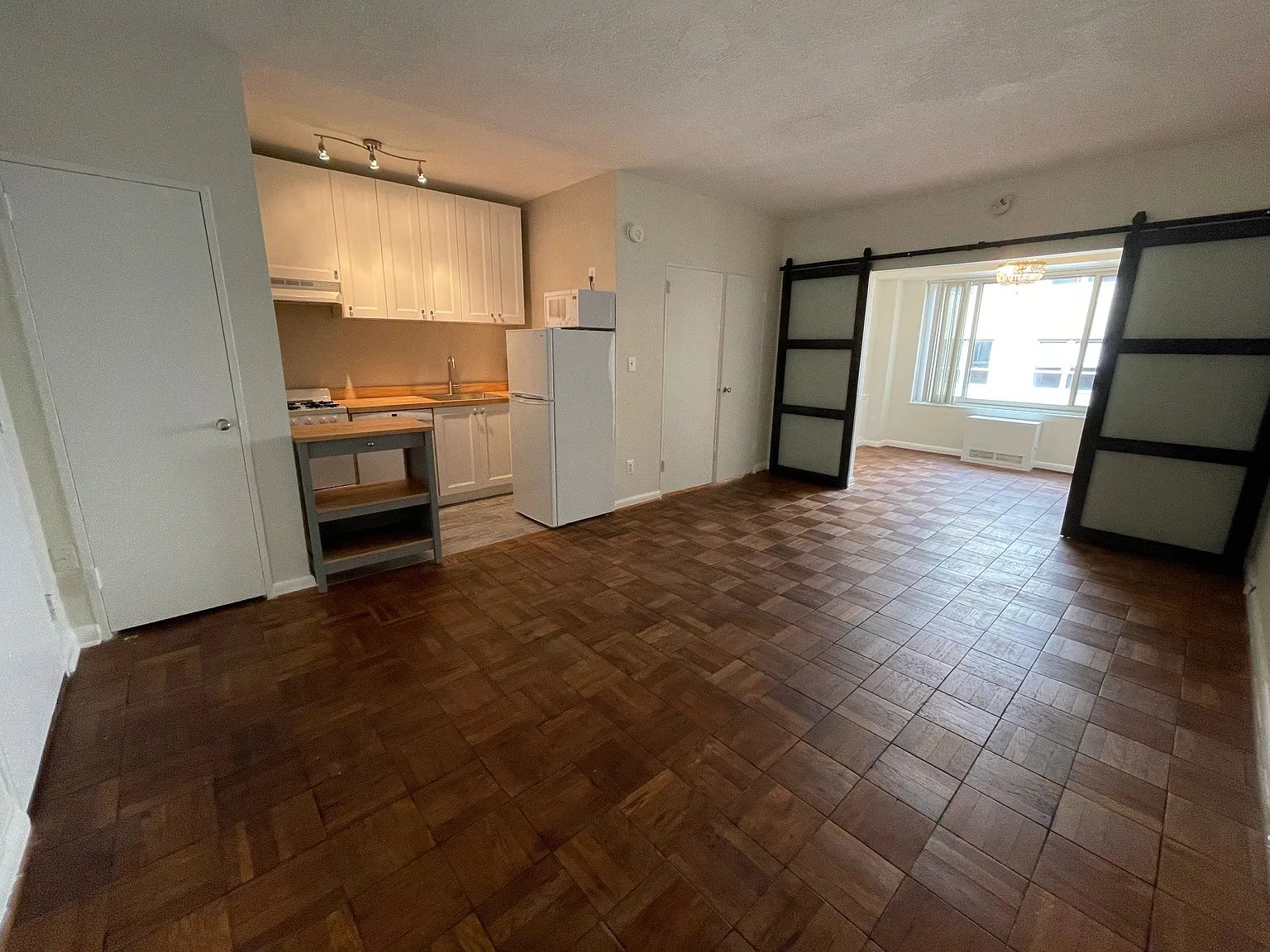 1 bed, 440 sqft, $1,950 — Photo 3