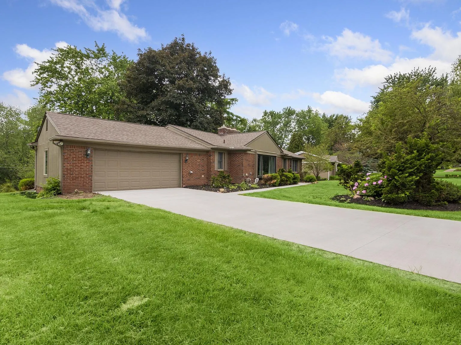 3 bed, 2.5 bath, 1573 sqft, $3,000 — Photo 1