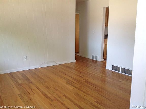 3rd image of 6491 Huntleigh St