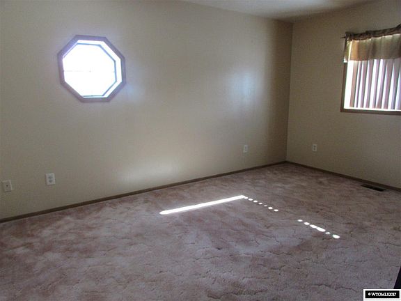 5th image of 483 Quadrant Dr