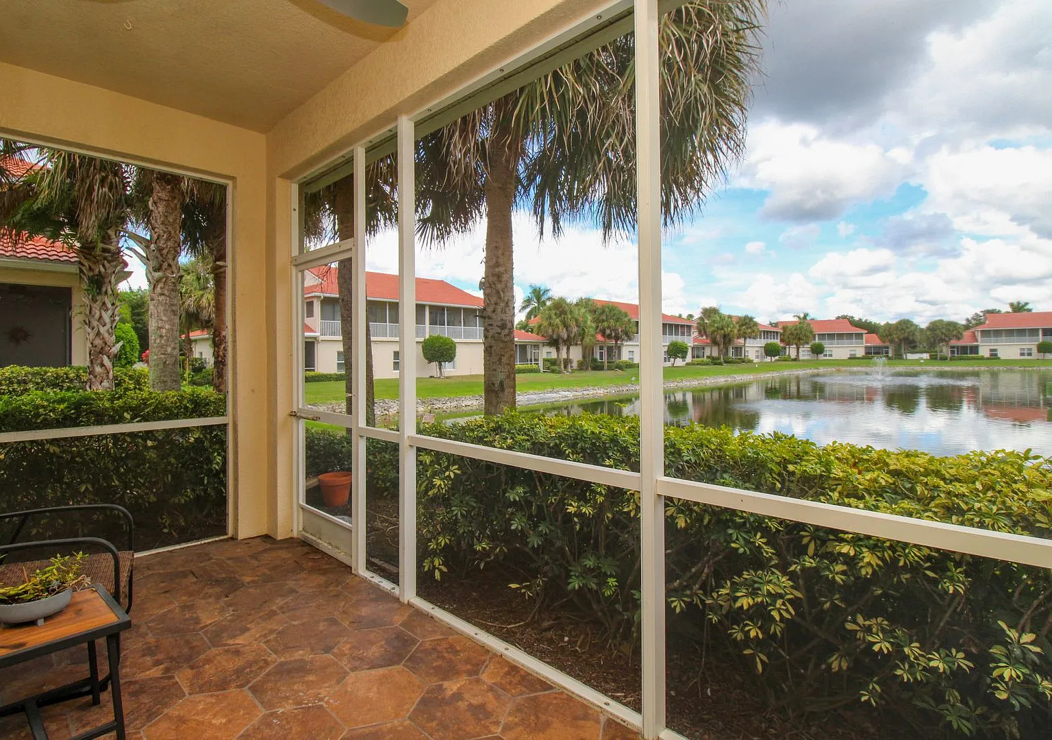 ** Beautifully Remodeled Furnished Condo In Orchid Cove At Port Of The Islands ** 2 Bedrooms\2 Ba... — Photo 2