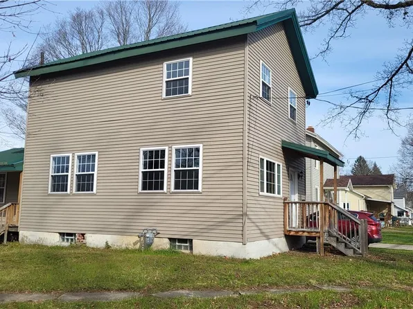 30 Pine St, Franklinville, NY 14737