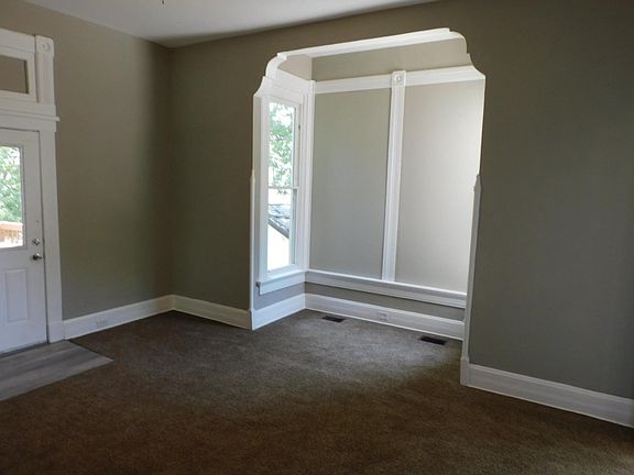 5th image of 910 Summit Ave