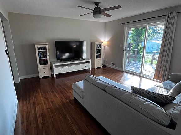 5th image of 10361 Uplander St NW