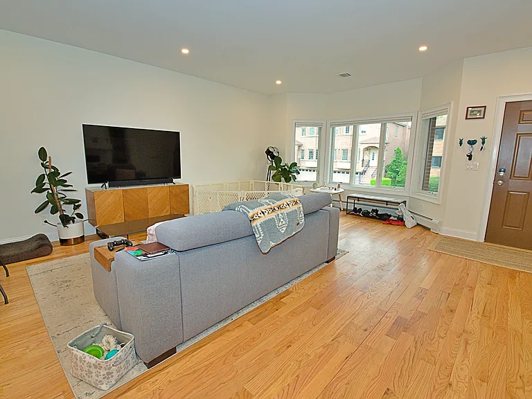 2408 Hammett Ave — Photo 7