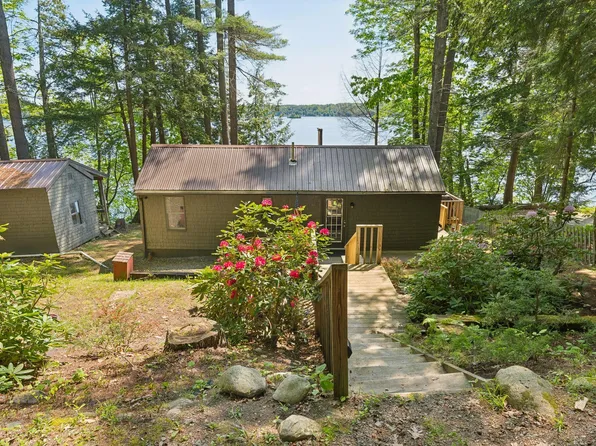 8 S Heritage Woods Lane, Winthrop, ME 04364