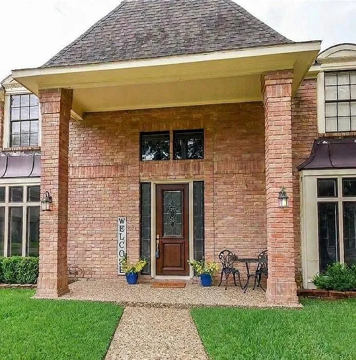 4 bed, 2.5 bath, 3590 sqft, $3,950 — Photo 3