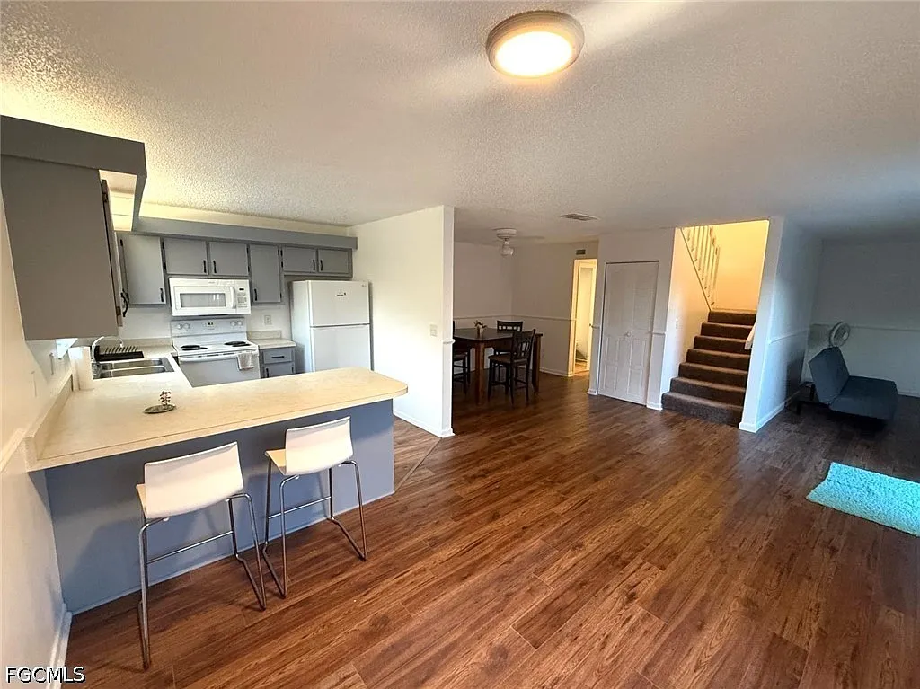 3 bed, 2.5 bath, 1648 sqft, $1,950 — Photo 2