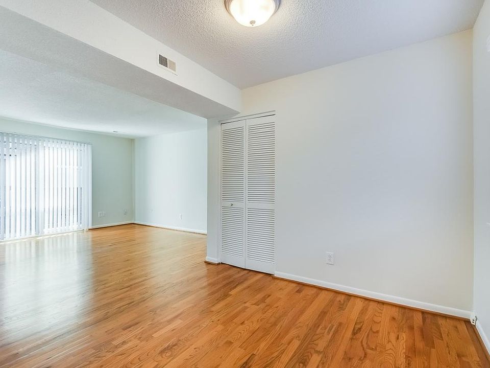 1st image of 4008 Oak St APT 12