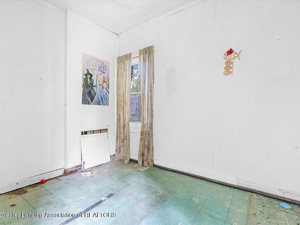 10th image of 1605 Hillcrest St