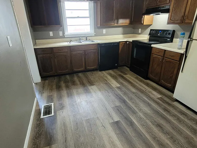 106 Hurd Ave — Photo 6