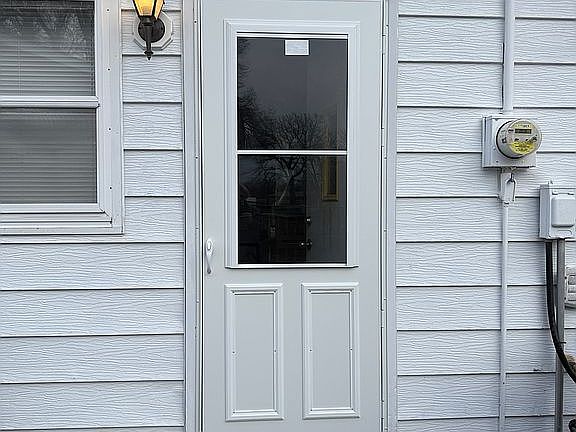 4th image of 548 Burgland Ave
