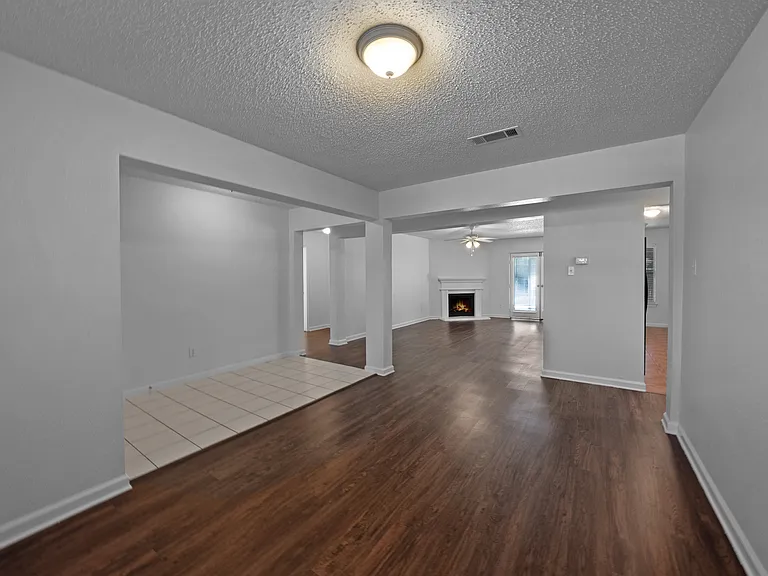2910 Chisolm Trl — Photo 6