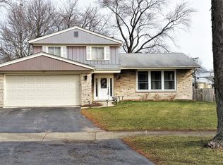 939 Quince Ct, Mount Prospect, IL 60056