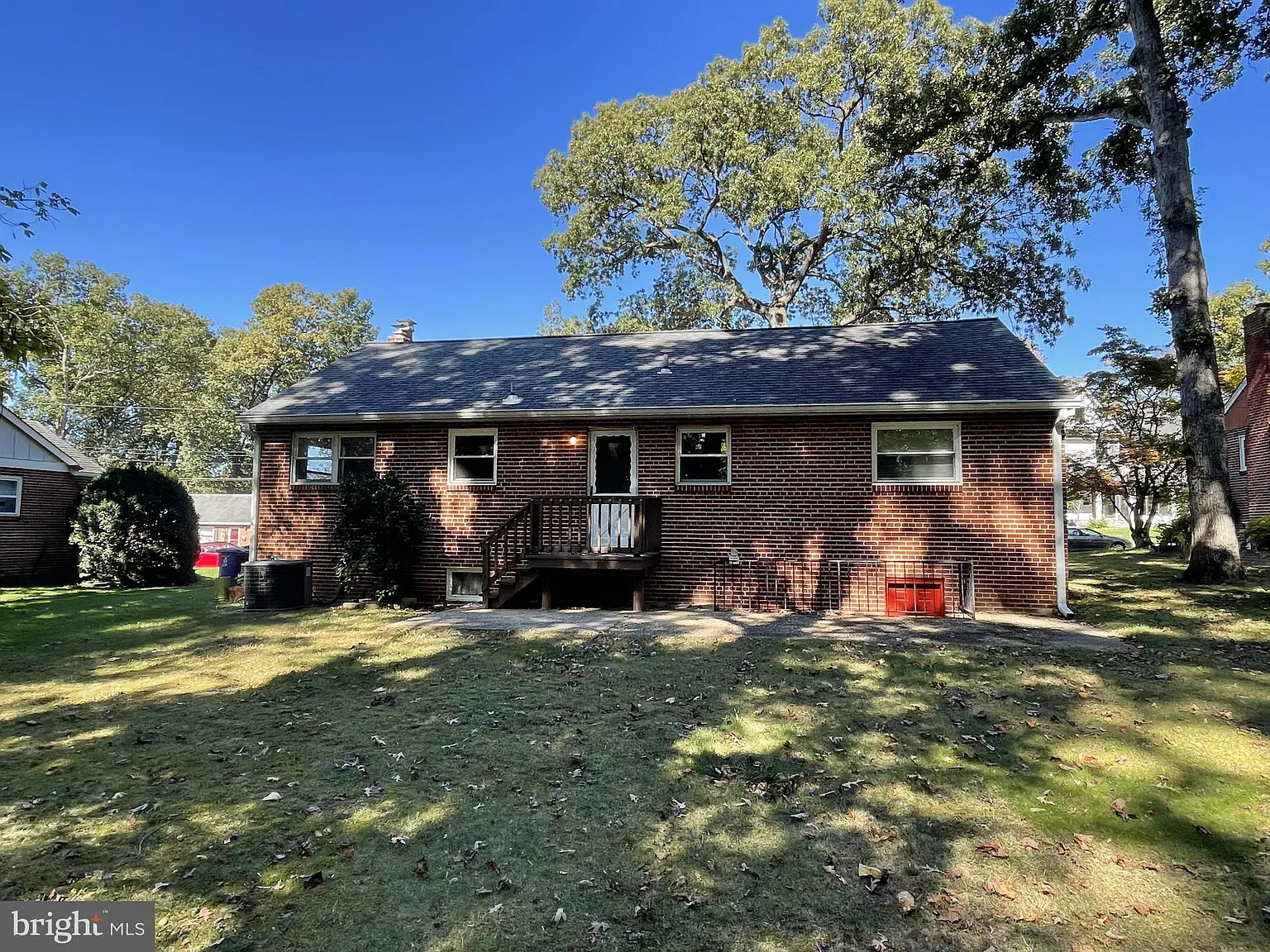 3 bed, 2.0 bath, 1626 sqft, $3,700 — Photo 2