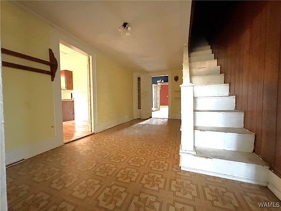 15th image of 203 3rd St SE