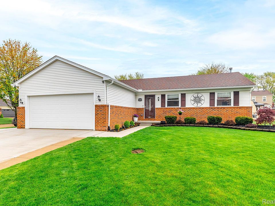 1st image of 624 Bedford Dr