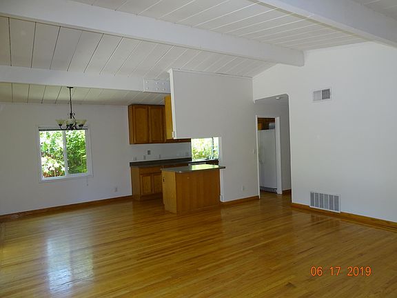 3rd image of 1863 Willow St
