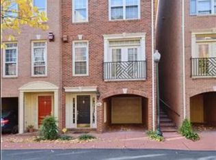 816 Water Pl, Alexandria, VA 22314