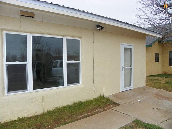 3rd image of 209 W Plaza Dr