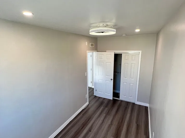 417 S Kenmore Ave — Photo 13