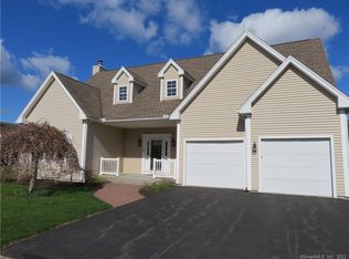 10 Balsam Ridge Cir, Wallingford, CT 06492