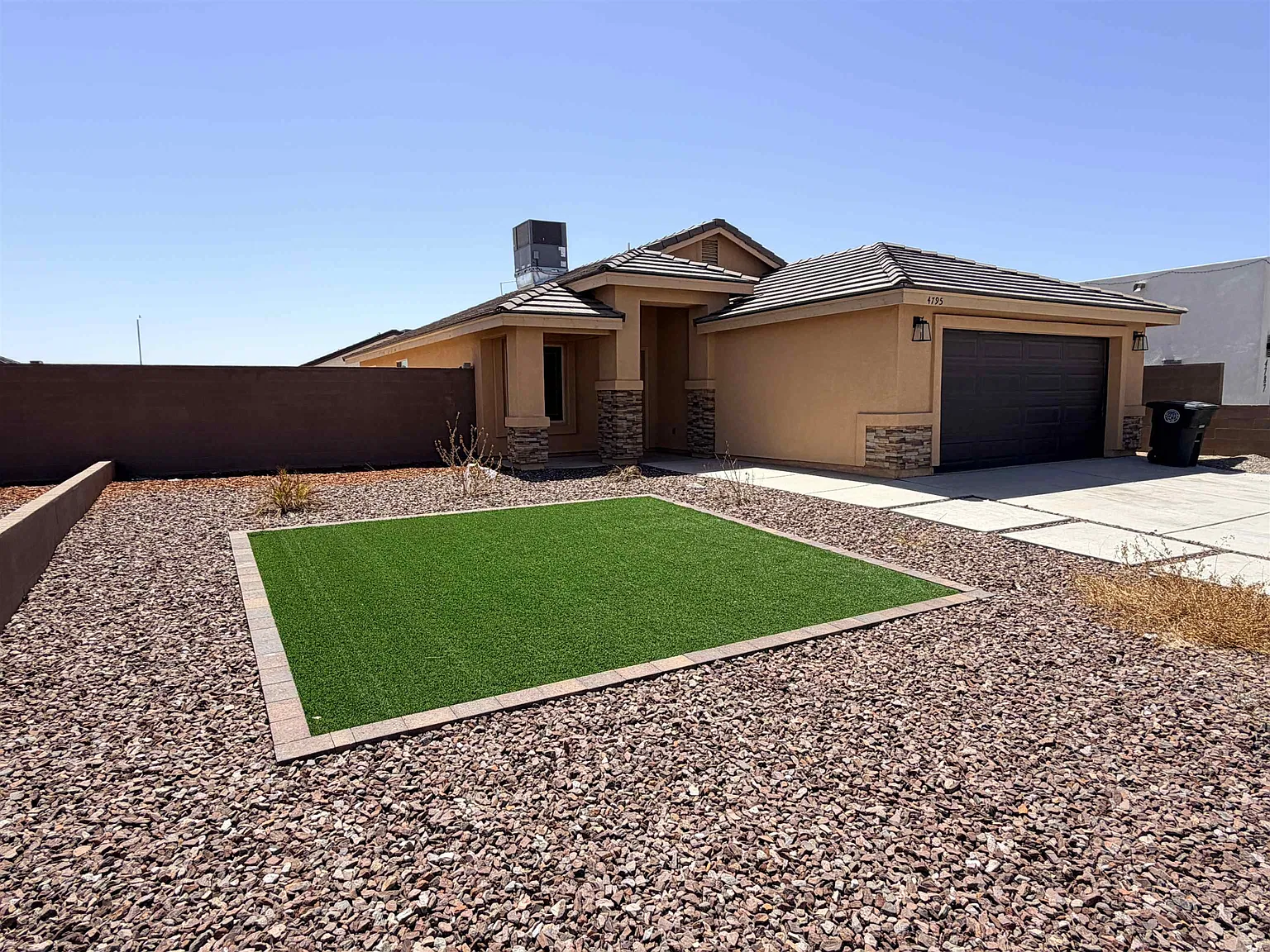 3 bed, 2.0 bath, 1082 sqft, $1,650 — Photo 1