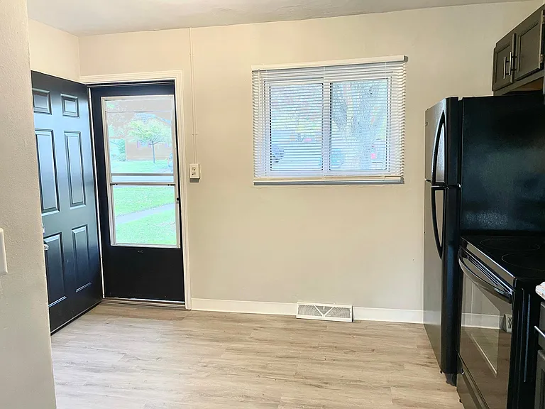 36155 Theresa St #36155 — Photo 18