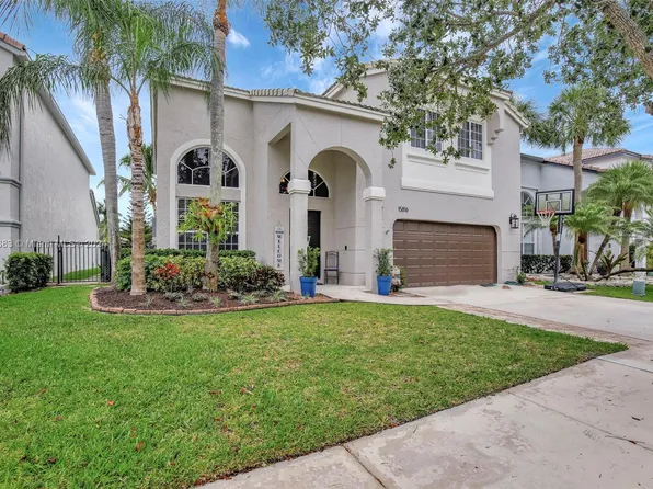 15816 NW 10th St, Pembroke Pines, FL 33028