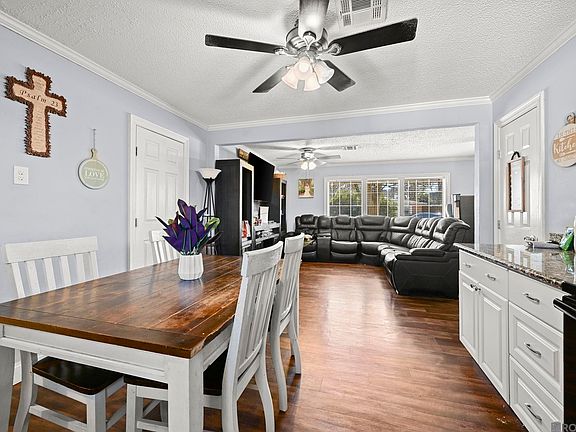 5th image of 107 Joan St