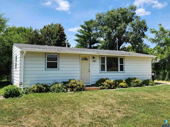 1021 N Lyndale Ave, Sioux Falls, SD 57104