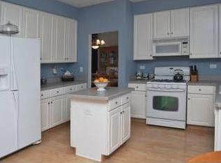1523 Almaden Ln, Gurnee, IL 60031