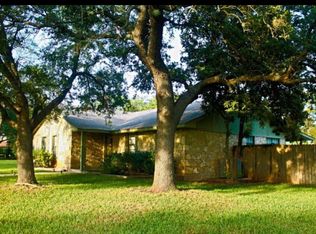 5 Nunn Pl, Uvalde, TX 78801