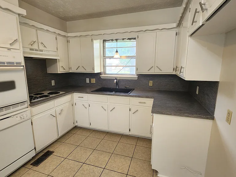 1117 Williams Ct — Photo 8