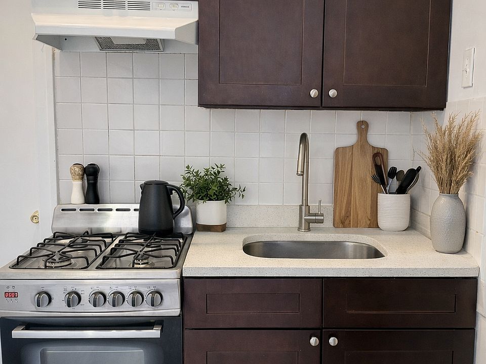 2nd image of 450 W 145th St #2RE
