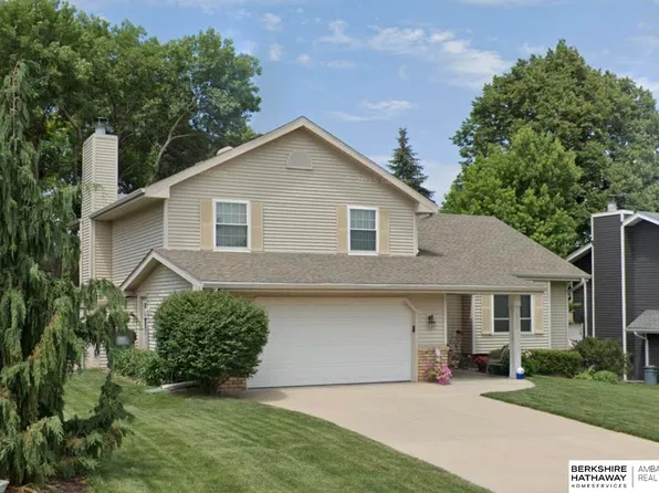 920 Iron Rd, Papillion, NE 68046