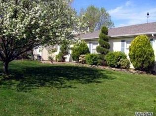 6 Ivy Covered Way, Mount Sinai, NY 11766