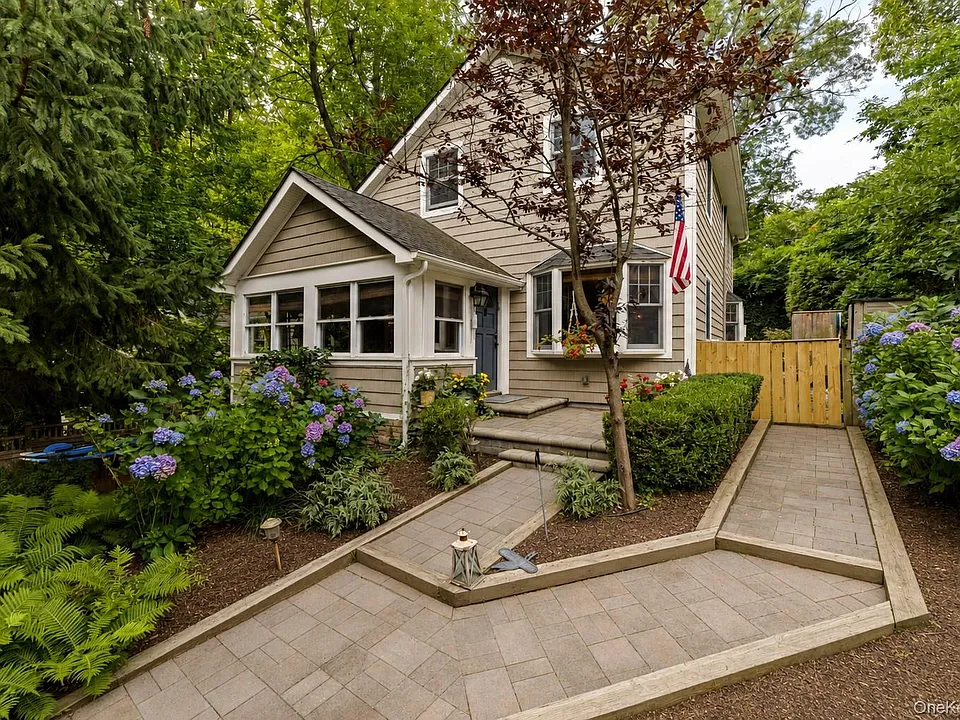 18 Walnut Ave