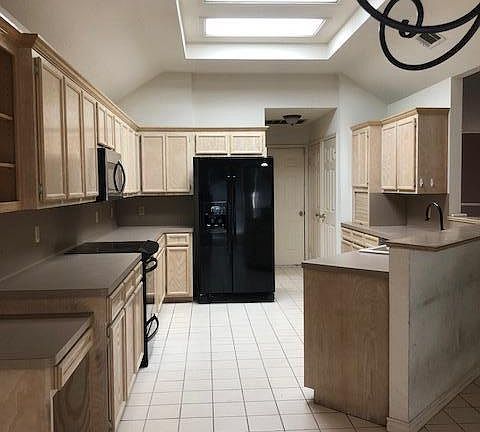 4th image of 715 N 31st St