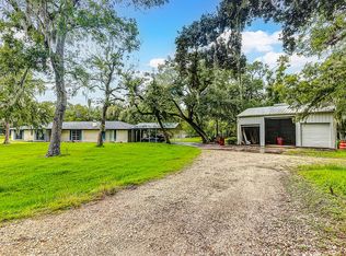 8444 Plantation Dr, West Columbia, TX 77486