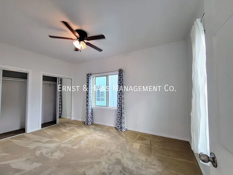 934 E Broadway — Photo 18
