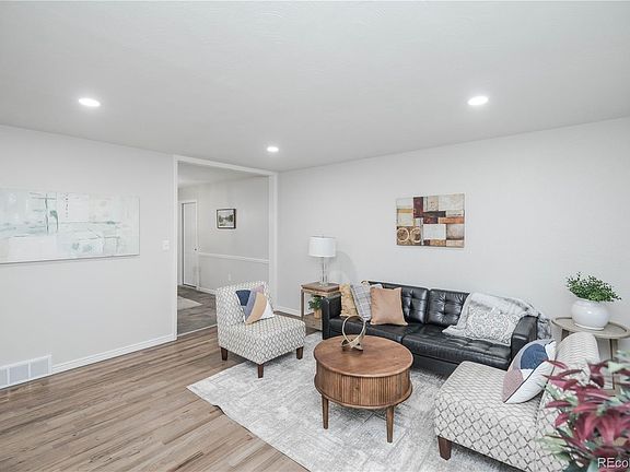2nd image of 220 N 11th Avenue
