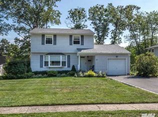 20 Sherbrooke Dr, Smithtown, NY 11787