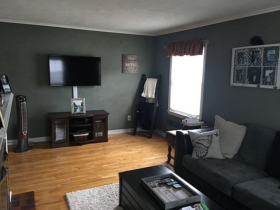 2nd image of 1051 Edna St SE