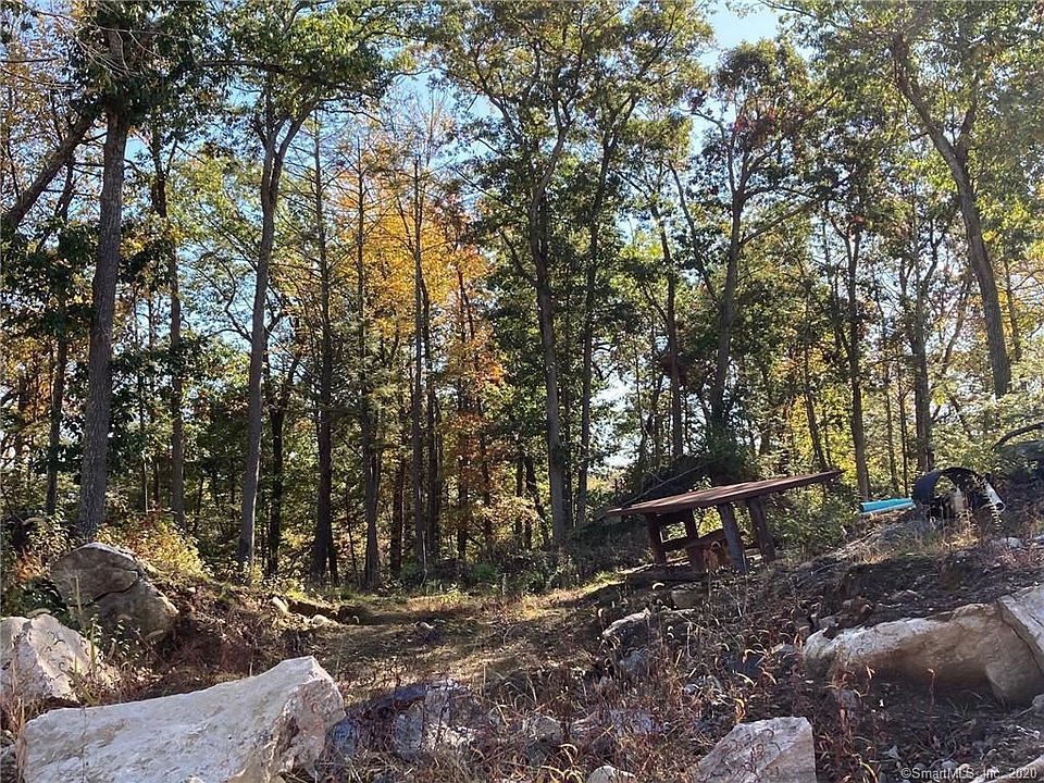 2nd image of 3 Hollow Dr
